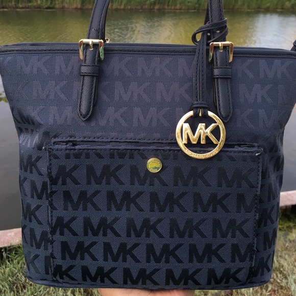Michael Kors Handbags - MICHAEL KORS TOTE